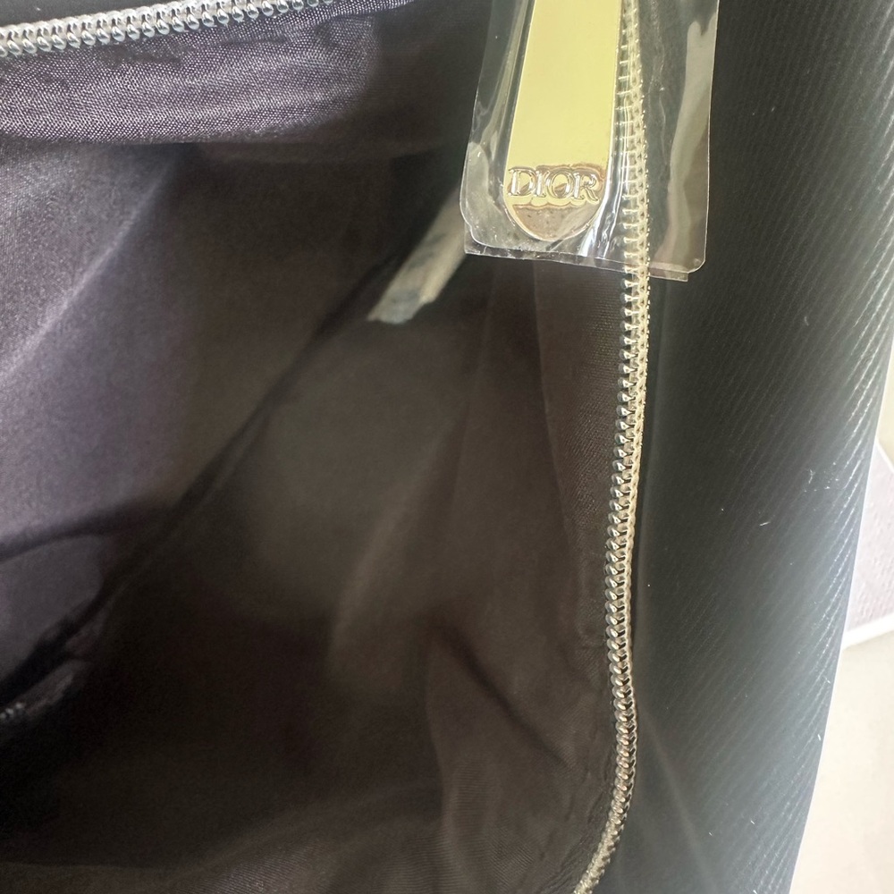New in Box Dior Cosmetics Bag - Picture 2 of 2
